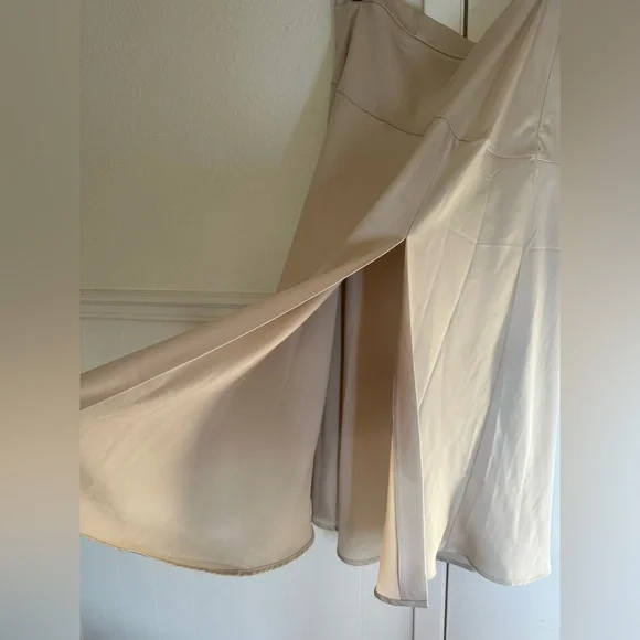 Banana Republic Cream Midi Skirt with Asymmetrical Slit size 16 - Picture 4 of 9